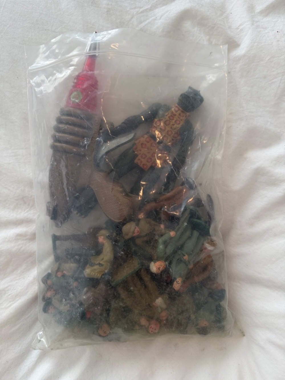 Vintage Metal Toy Soldier Lot with Ray Gun - Green and Brown - Picture 8 of 8